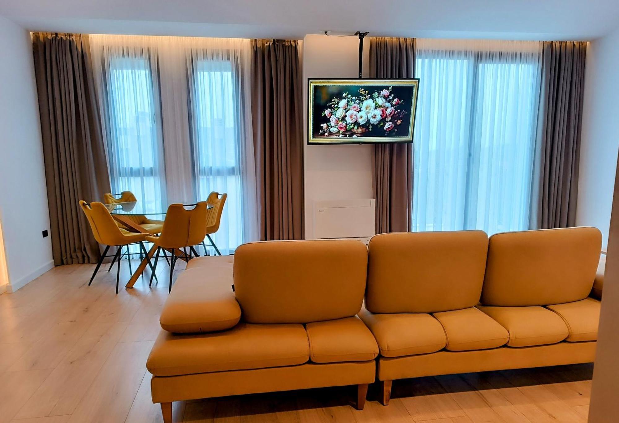 Apartment Sunset Retreat Stylish Loft By The Park Tirana