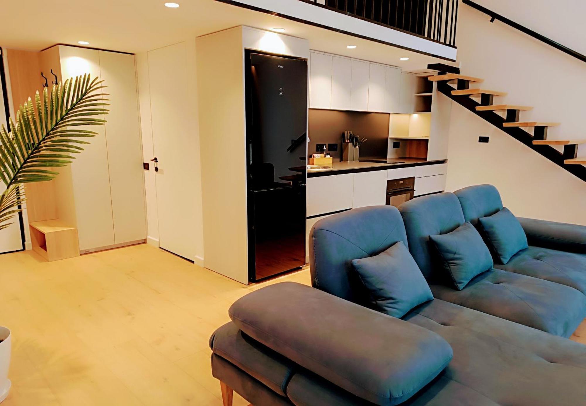 Apartment Sunset Retreat Stylish Loft By The Park Tirana
