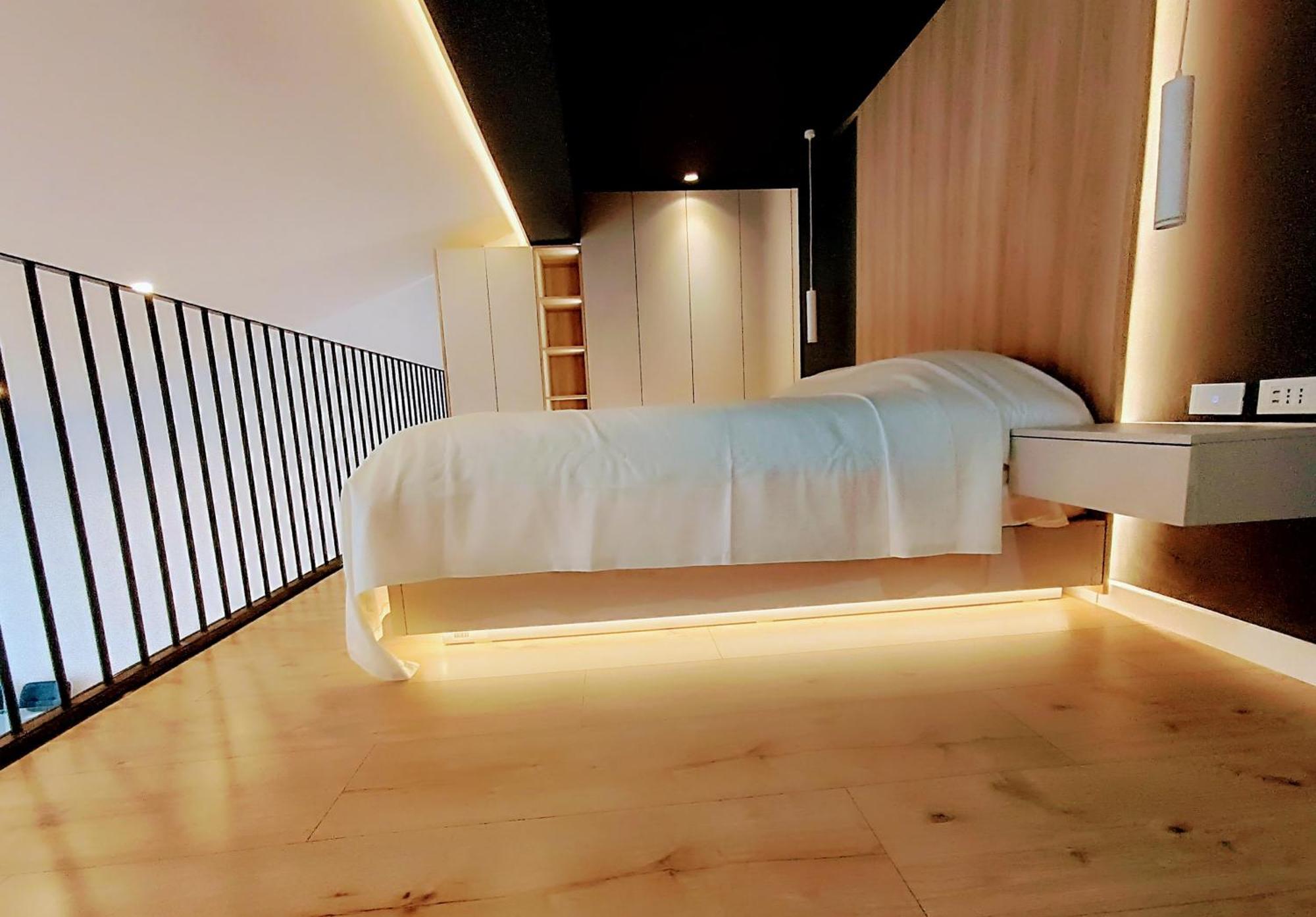 Apartment Sunset Retreat Stylish Loft By The Park Tirana
